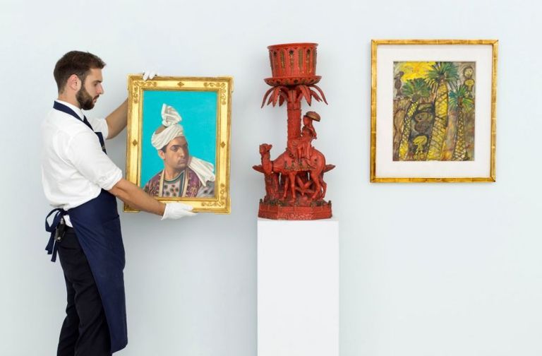 لوحة تظهر بها الفنانة المصرية شيريهان