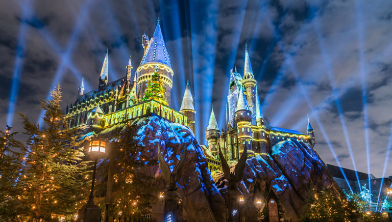 احتفالات مبكرة بعيد الميلاد في هوليوود