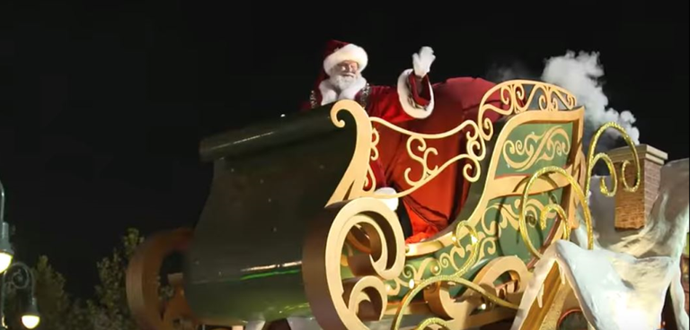 احتفالات مبكرة بعيد الميلاد في هوليوود