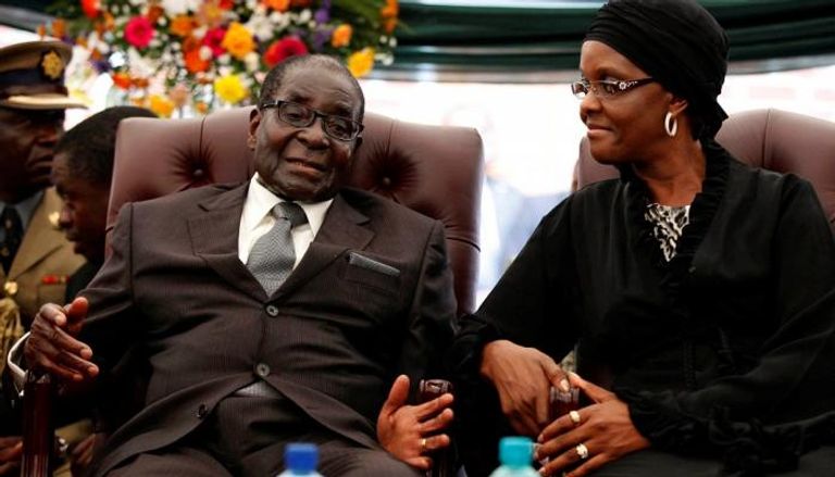 رئيس زيمبابوي روبرت موجابي وزوجته جريس