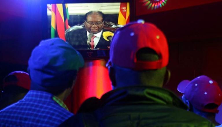 الحزب الحاكم في زيمبابوي يهدد موجابي إذا لم يرحل