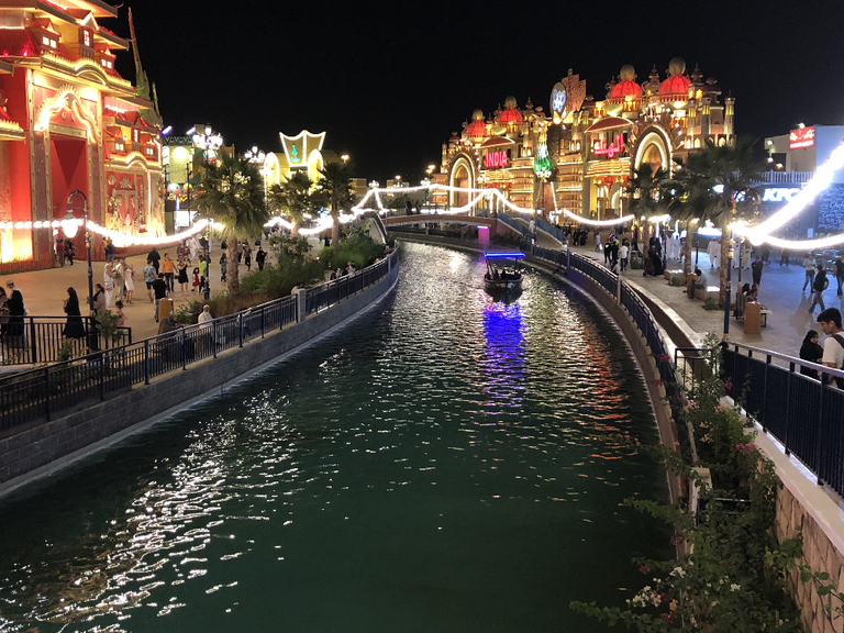 القرية العالمية في دبي