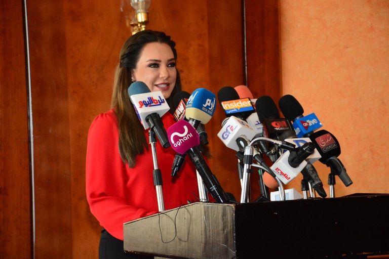 أسرة مسلسل "خط ساخن"