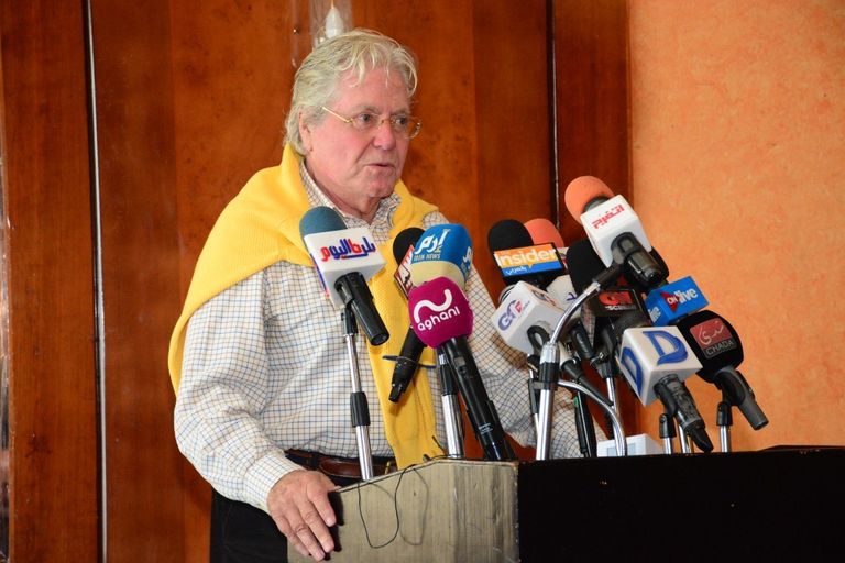 أسرة مسلسل "خط ساخن"