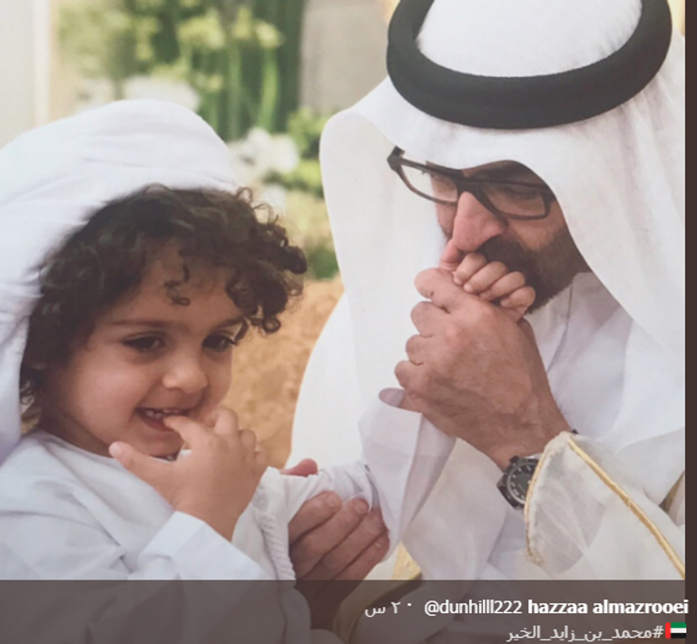 الشيخ محمد بن زايد يلبي رغبة طفلة أرادت التقاط صورة سيلفي معه