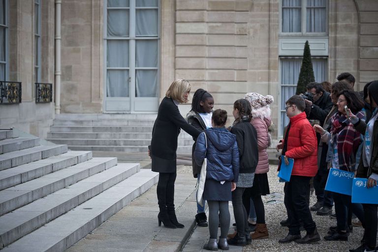 الأطفال في اجتماع مجلس الوزراء مع ماكرون