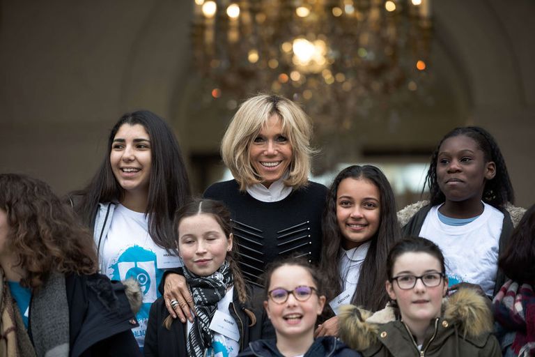 الأطفال في اجتماع مجلس الوزراء مع ماكرون