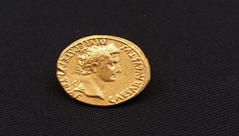 اكتشاف عملات ذهبية تعود لعصر الإمبراطور "أوكتافيوس أوغسطس"