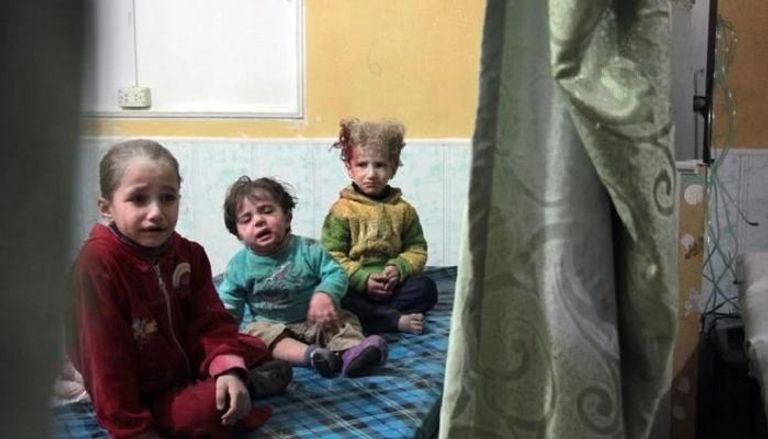 أطفال سوريون بإحدى عيادات دوما - (أ.ف.ب)