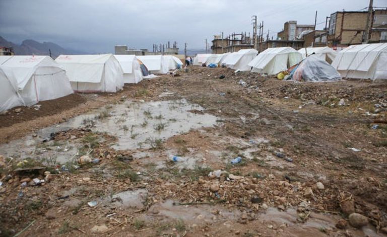 أحد المتضررين من زلزال إيران