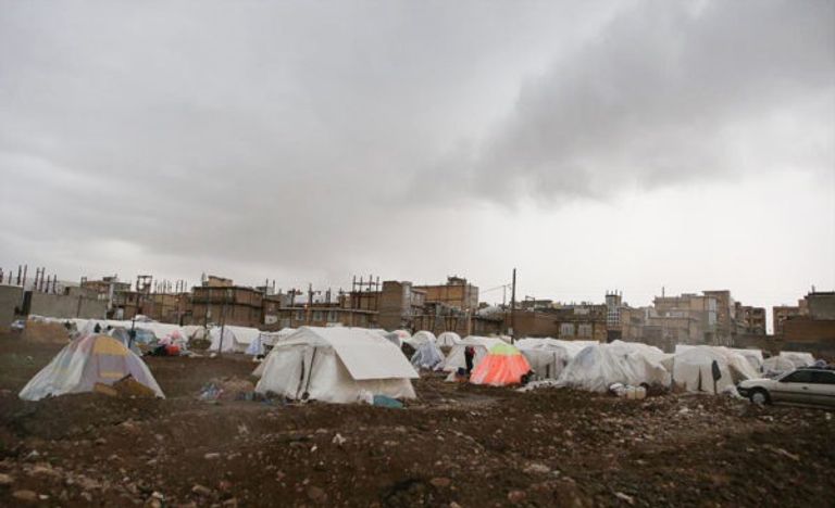 أحد المتضررين من زلزال إيران