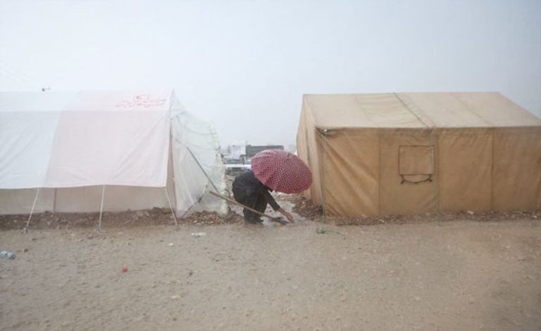 أحد المتضررين من زلزال إيران