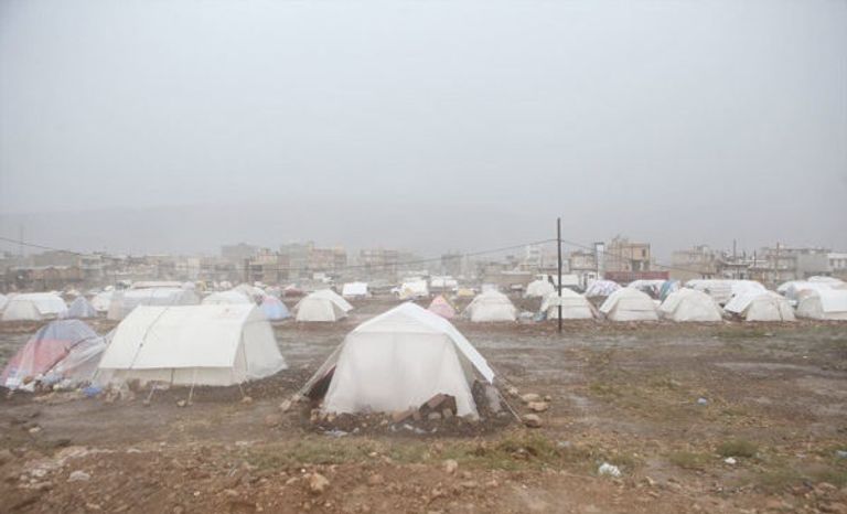 أحد المتضررين من زلزال إيران