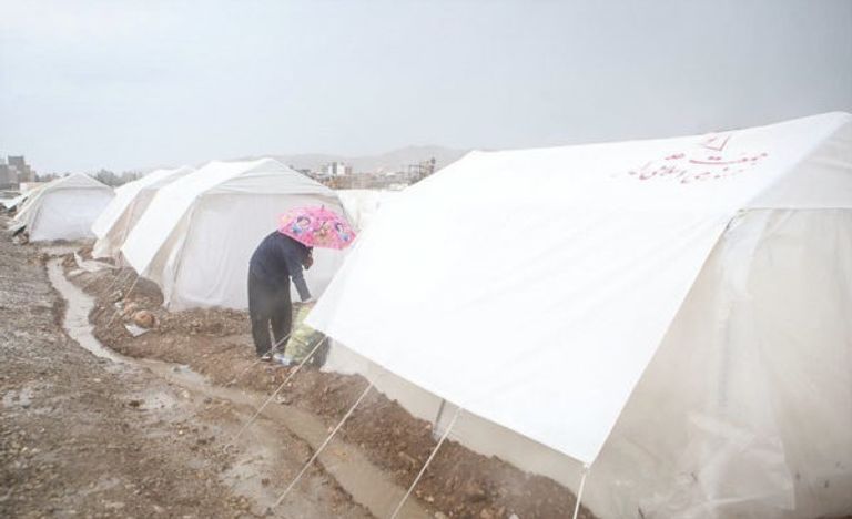 أحد المتضررين من زلزال إيران