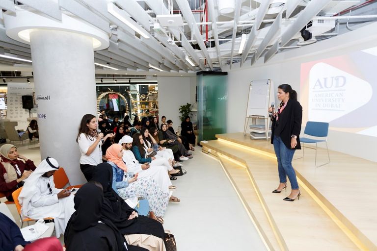 مشاركون في برنامج القيادات الإعلامية العربية الشابة