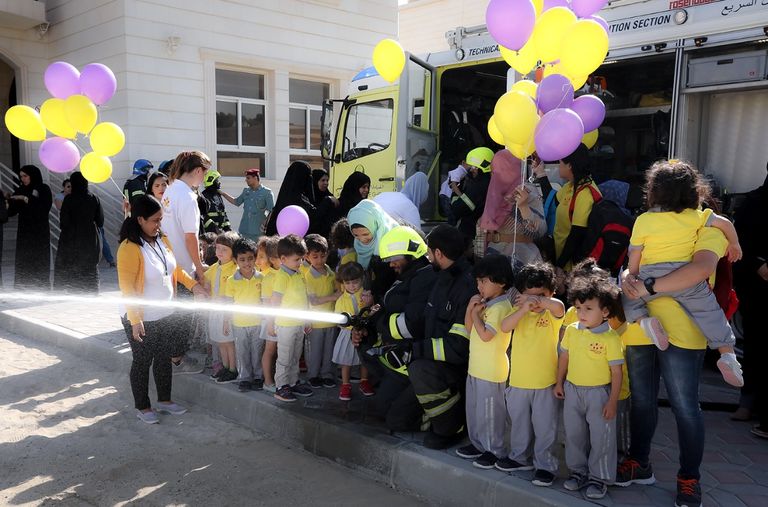 شرطة أبوظبي مع الأطفال