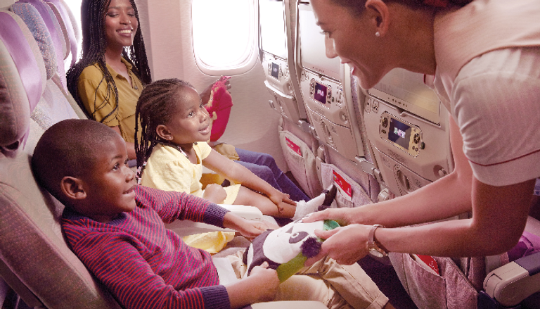 طيران الإمارات تقترح حلولا ترفيهية للأطفال في الأجواء
