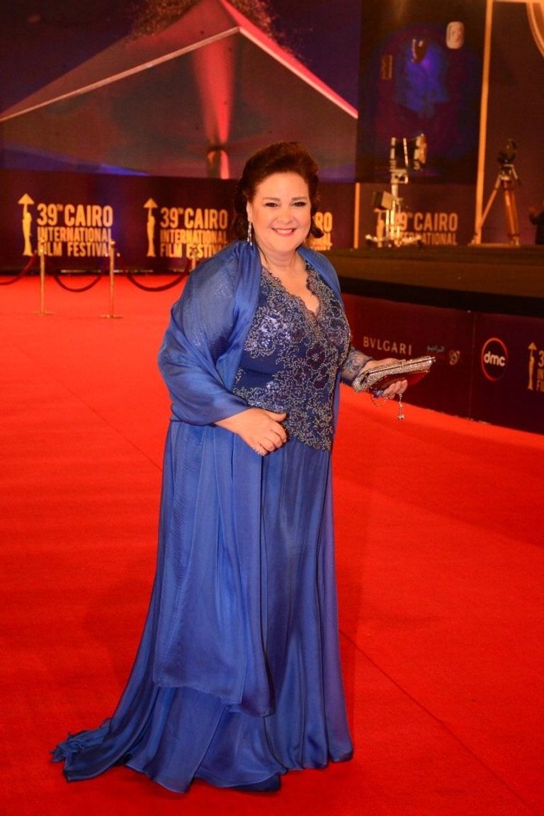 نجمات يتألقن باللون الأسود