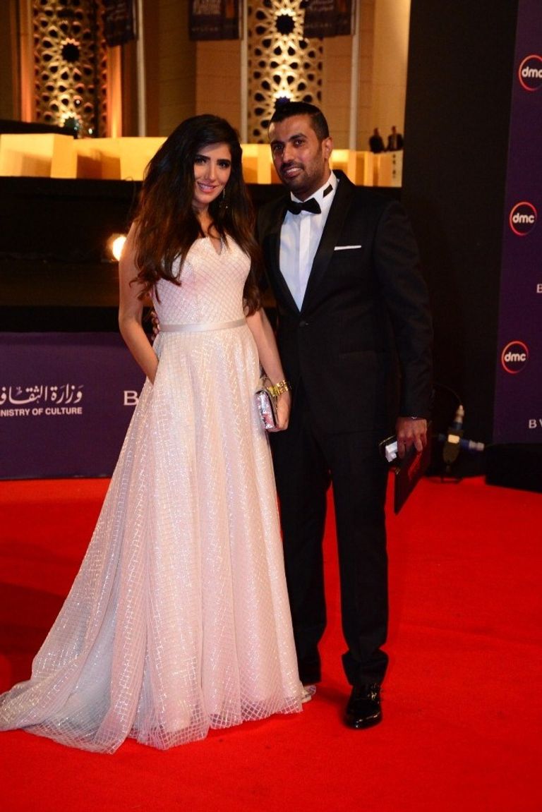 نجمات يتألقن باللون الأسود