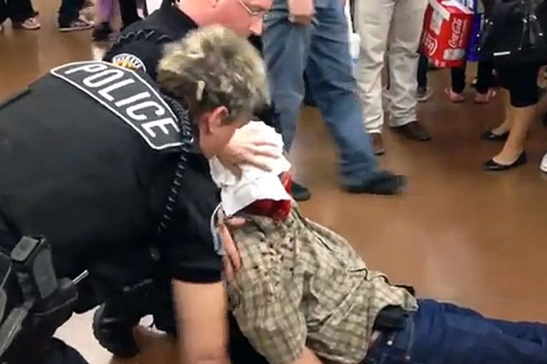 أحد صناديق البضائع في لندن كتب عليها