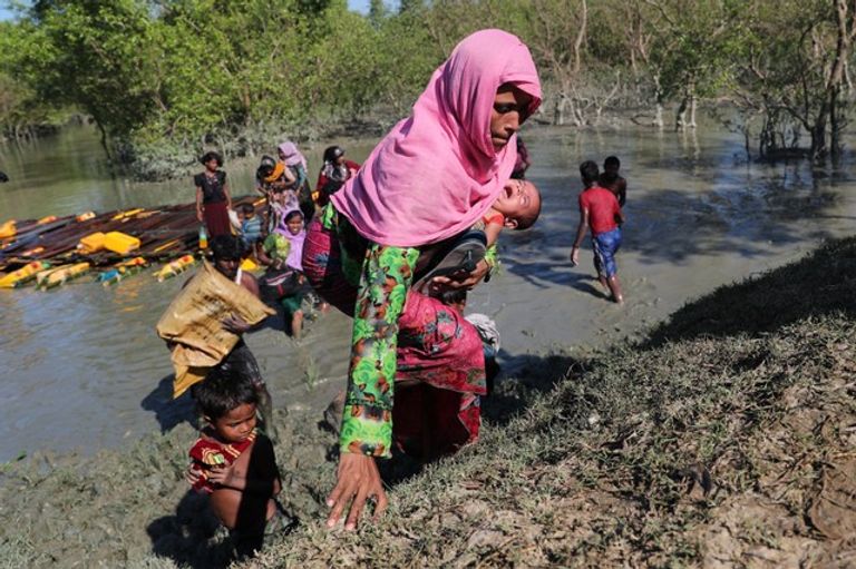 مبادرات دولية وإقليمية تتوالى في محاولة لوضع حد للأزمة