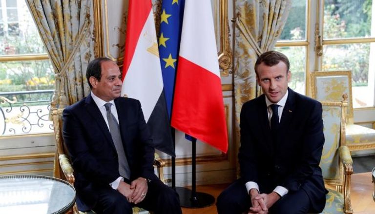 الرئيس الفرنسي إيمانويل ماكرون والرئيس المصري عبدالفتاح السيسي
