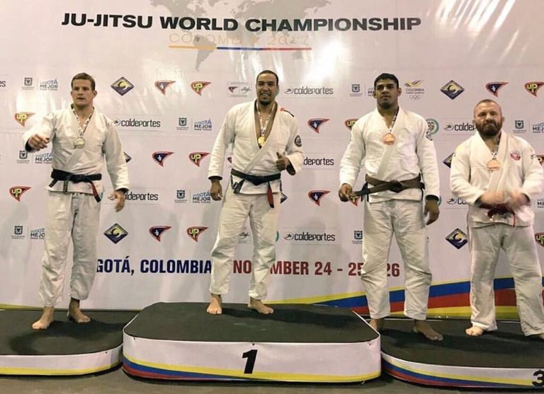 بطل منتخب الإمارات الوطني لرياضة الجوجيتسو فيصل الكتبي