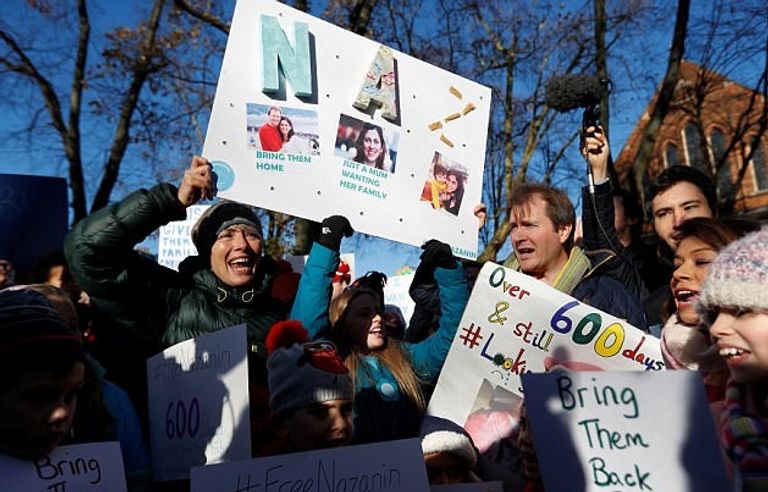 إيما تومسون مع زوج نازانين زاخاري