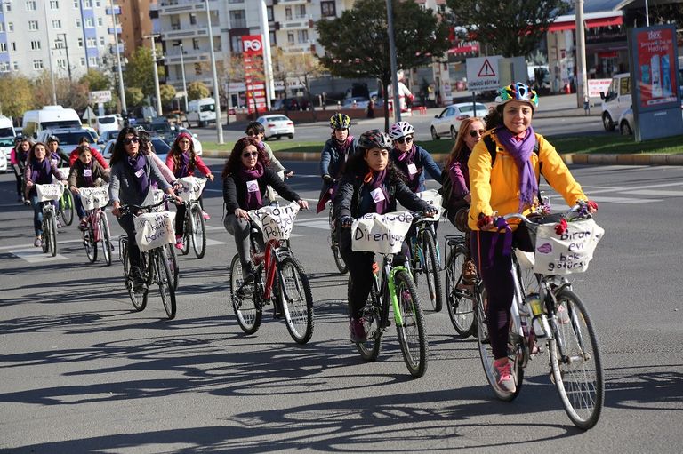 شوارع إسطنبول تشهد احتجاجات نسائية ضد العنف 