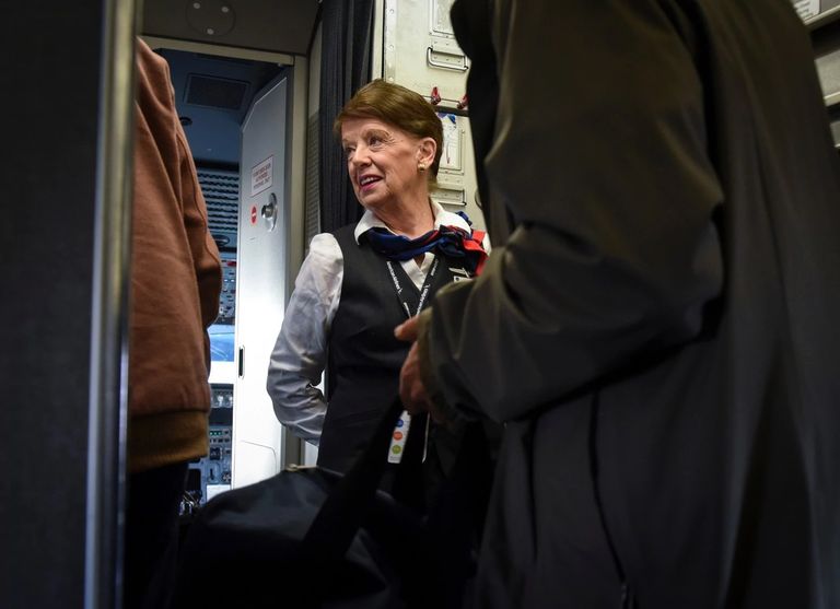 المضيفة بيت ناش تطير منذ 60 عاما