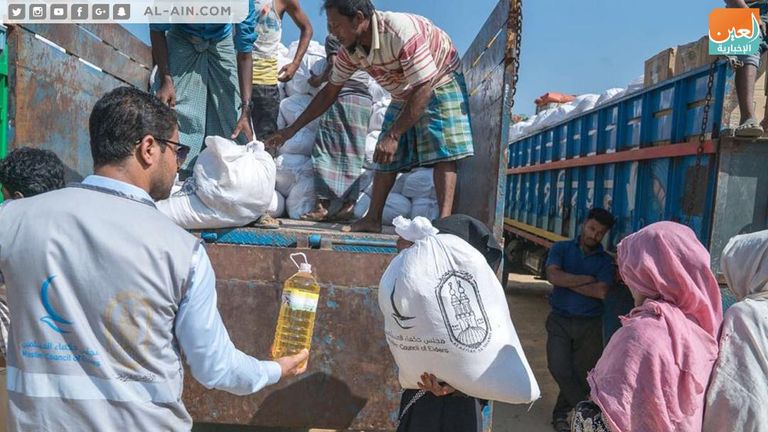 توزيع المساعدات على لاجئي الروهينجا