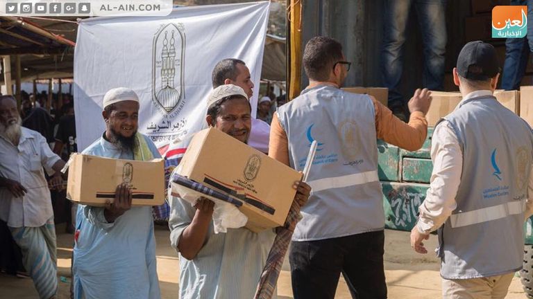 توزيع المساعدات على لاجئي الروهينجا