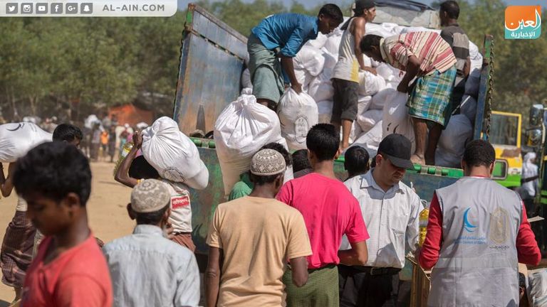 توزيع المساعدات على لاجئي الروهينجا