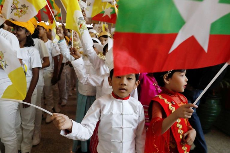 احتفالات في ميانمار لاستقبال بابا الفاتيكان