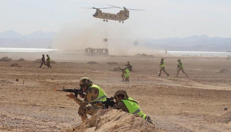جانب من التدريب المشترك بين القوات المصرية ونظيرتها الأردنية