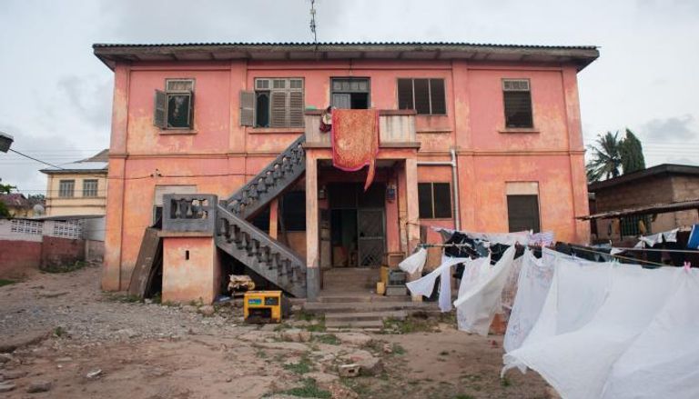 المنزل الوردي الذي قيل إنه سفارة أمريكية مزيفة في غانا