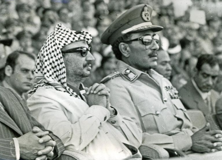 الرئيس الراحل أنور السادات والزعيم الفلسطيني ياسر عرفات