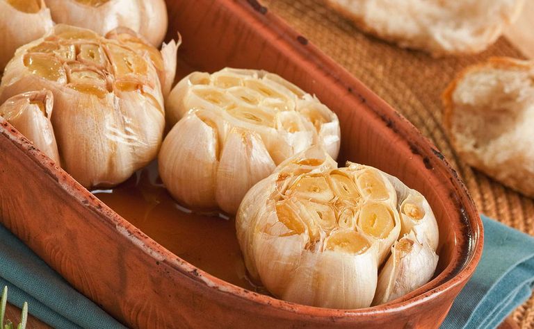 الثوم المشوي الثوم المشوي