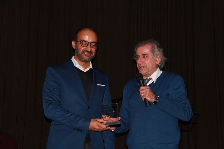 رئيس جمعية الفجيرة الاجتماعية يتسلم درع تكريم