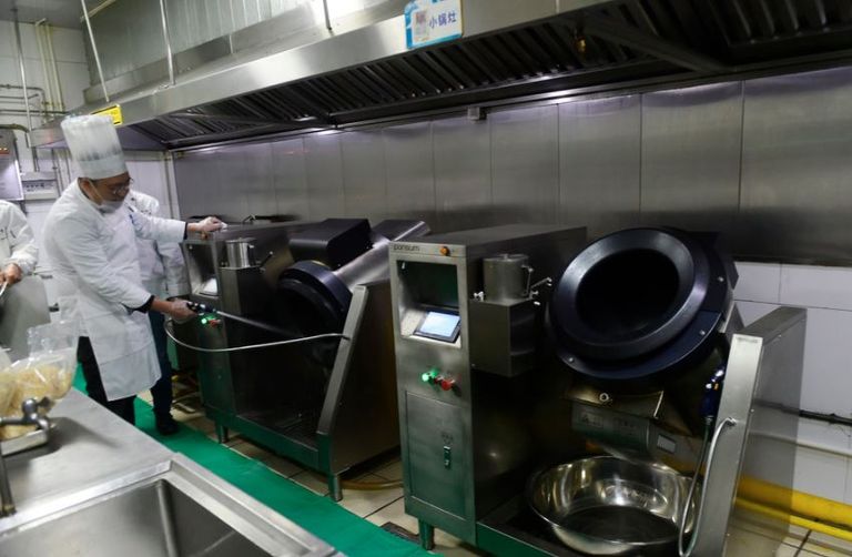 الطاهي الآلي بالصين يحضر الطعام في 6 دقائق