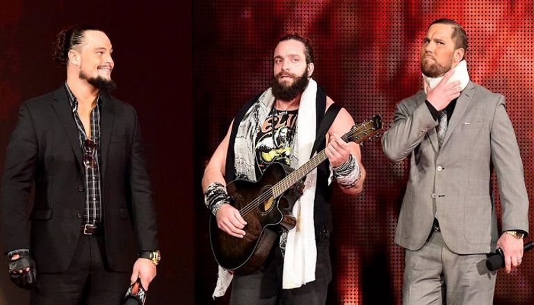 رومان رينز يوجه ضربة "سوبرمان" إلى إلايس سامسون