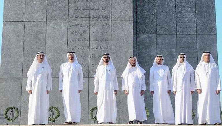 حكام الإمارات أمام نصب الشهيد