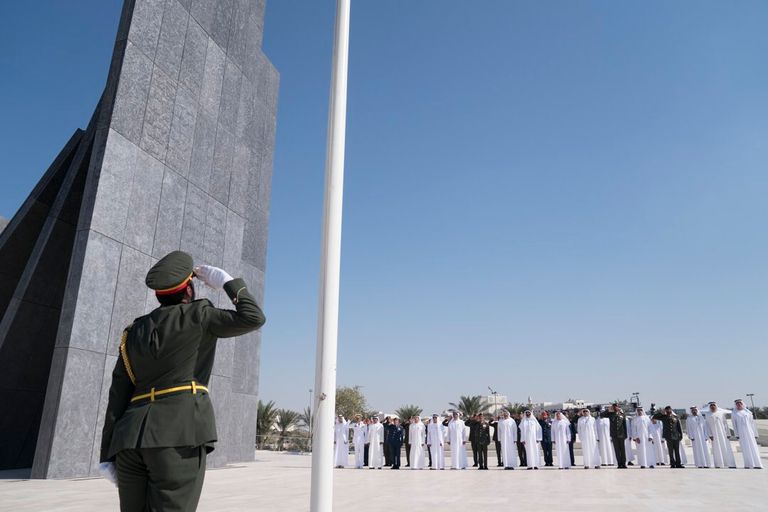 محمد بن زايد يحضر الدعاء الصامت لشهداء الإمارات