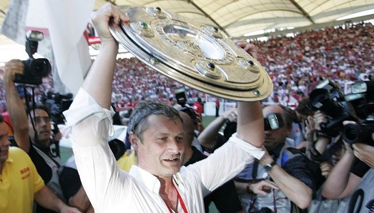 فيه بطل البوندسليجا 2007 بيتر بوش مدرب دورتموند