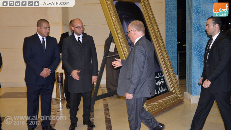 حلمي النمنم وزير الثقافة المصري في عزاء الفنانة شادية عزاء الفنانة المصرية شادية