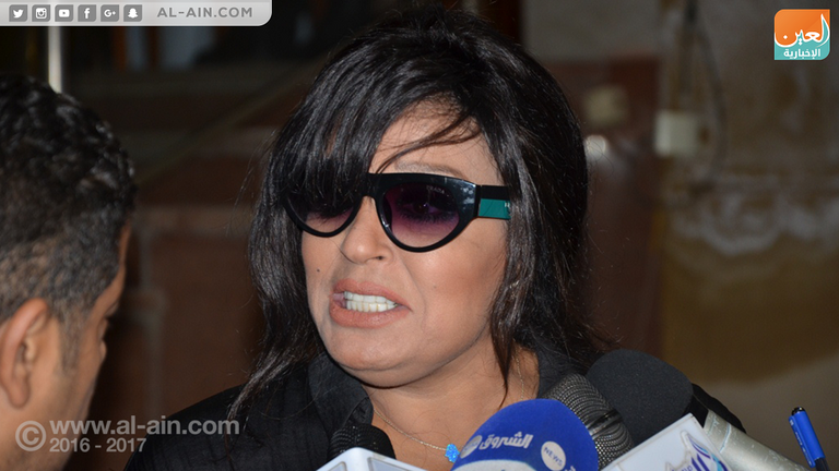 فيفي عبده في عزاء الفنانة شادية عزاء الفنانة المصرية شادية