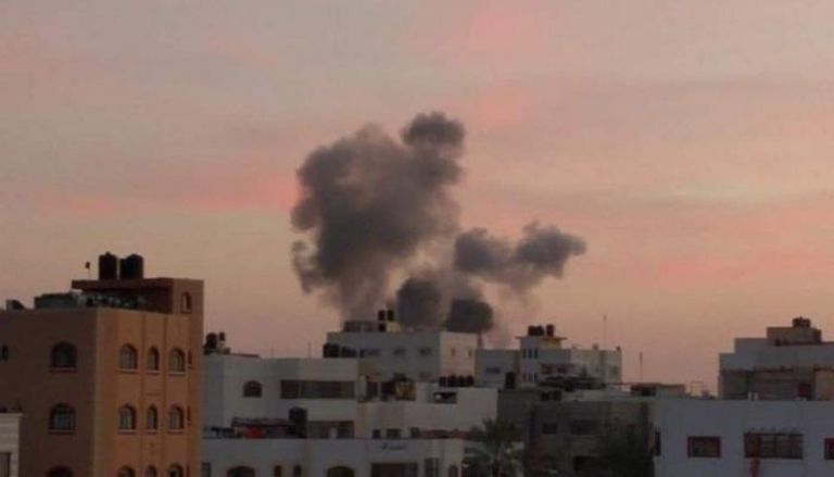 تصاعد الدخان في قطاع غزة نتيجة القصف الإسرائيلي