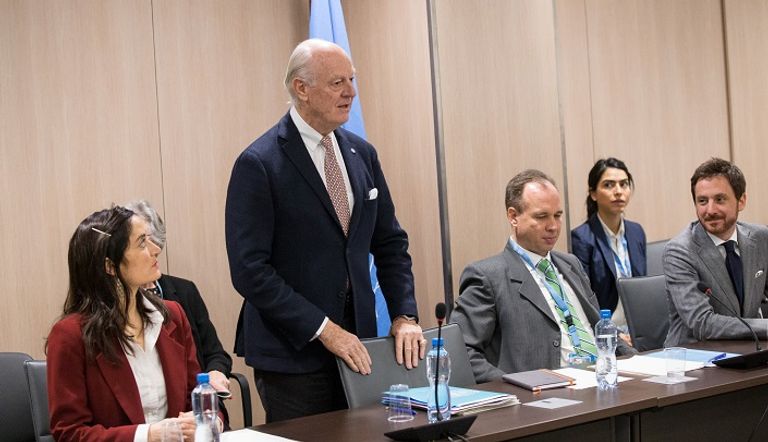 بشار الجعفري رئيس وفد النظام السوري في جنيف - رويترز