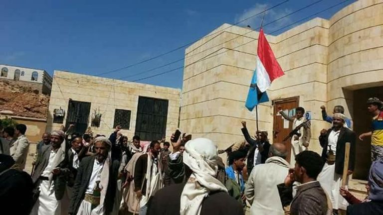 الرئيس السابق صالح مع أفراد من قوات الحرس الجمهوري