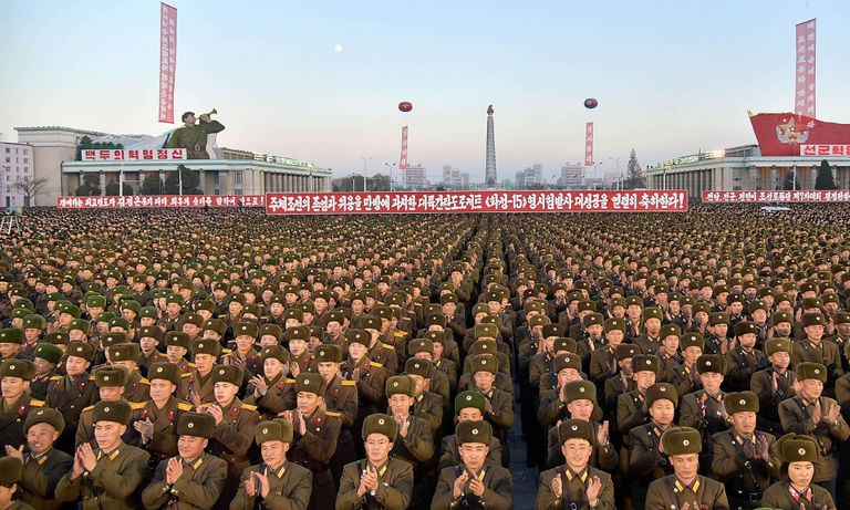 الرئيس الأمريكي ترامب ووزير خارجيته ومستشاره للأمن القومي